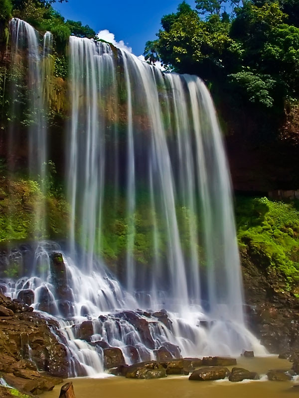 Thác Đambri là một thác nước đẹp được nhiều khách du lịch tới thăm