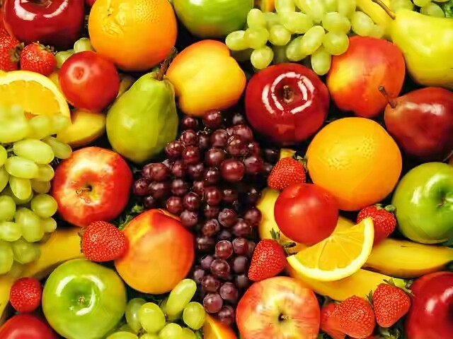 Ăn nhiều trái cây, rau quả, uống nhiều nước.