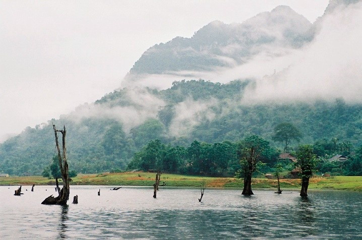 Hồ Noong - đôi mắt của rừng