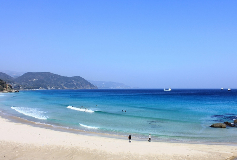Những bãi biển dài xanh ngắt màu trời