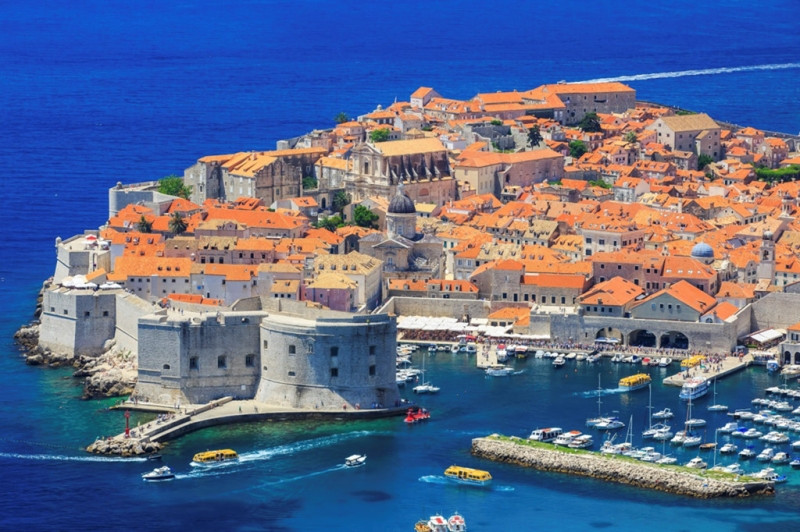 Dubrovnik là thành phố ven biển Adriatic thuộc Croatia