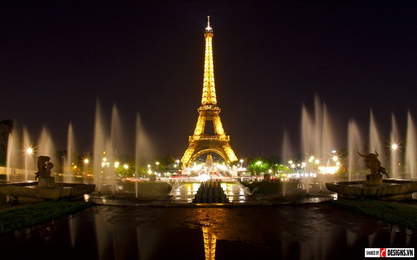 Paris được mệnh danh là kinh đô ánh sáng.