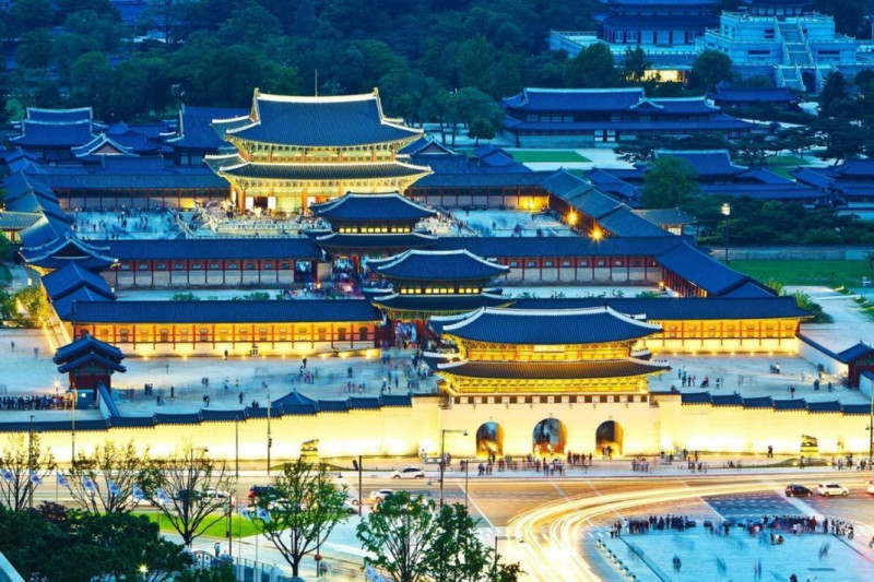 Cung điện Gyeongbokgung về đêm ở Seoul