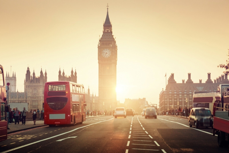London nổi tiếng với xe bus 2 tầng và nhiều địa điểm du lịch thú vị