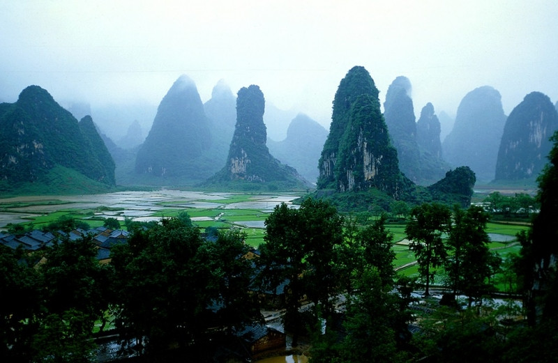 Quế Lâm là thành phố nằm ở phía bờ tây sông Li Giang