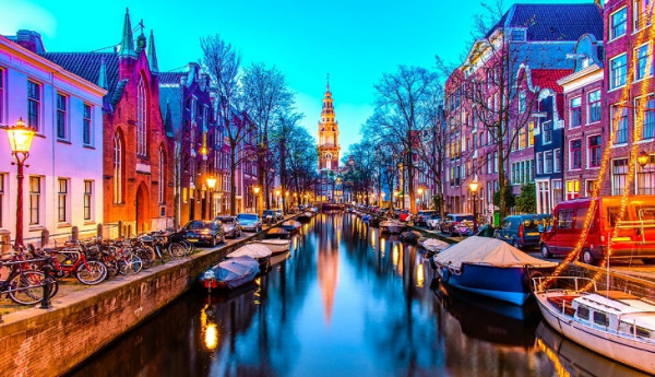 Vẻ đẹp lung linh của Amsterdam khi lên đèn