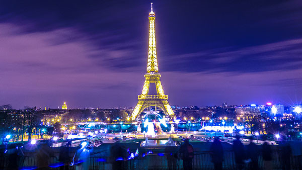 Paris được mệnh danh là kinh đô ánh sáng của thế giới