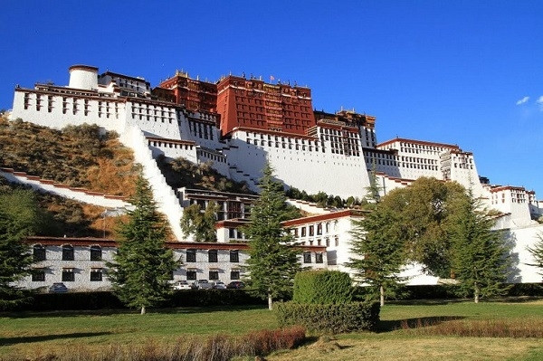 Cung điện Potala được coi là viện bảo tàng sống động nhất cho văn hóa Tây Tạng