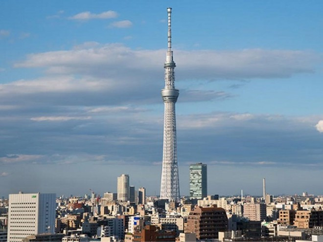 Tòa tháp Tokyo Skytree nổi bật giữa lòng thành phố