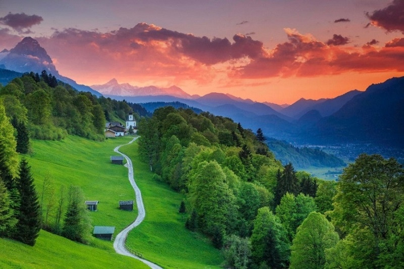 Quang cảnh yên bình tại Garmisch-Partenkirchen, Bavaria, Đức