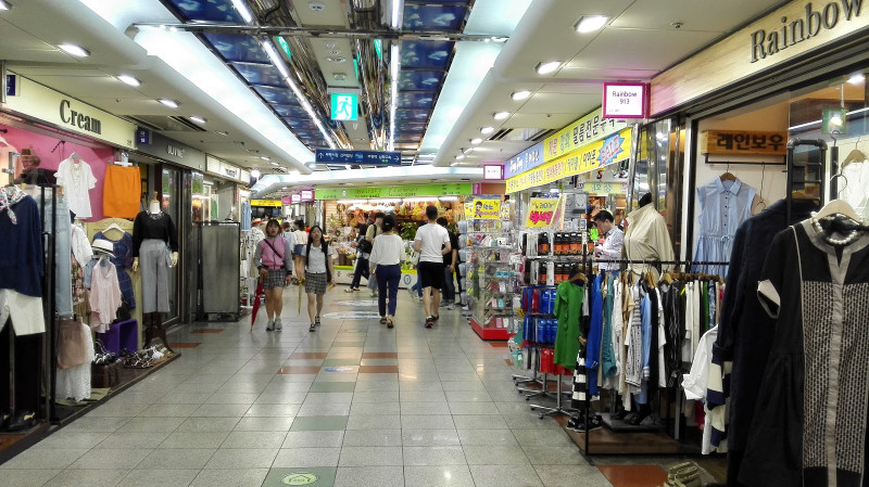 Khu vực mua sắm dưới lòng đất ở Seoul