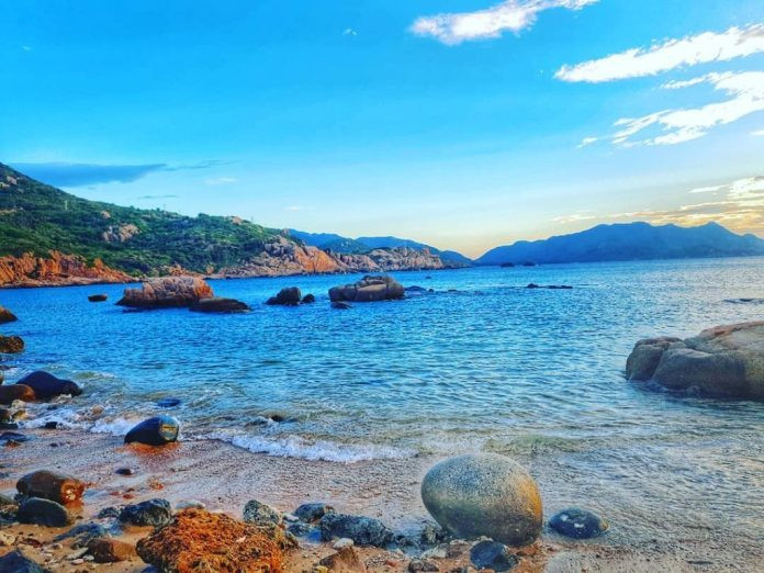 Đảo Bình Ba nổi tiếng với vẻ đẹp hoang sơ và thơ mộng
