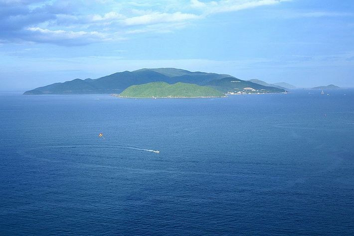Đảo Hòn Tre giữa mênh mông sóng nước