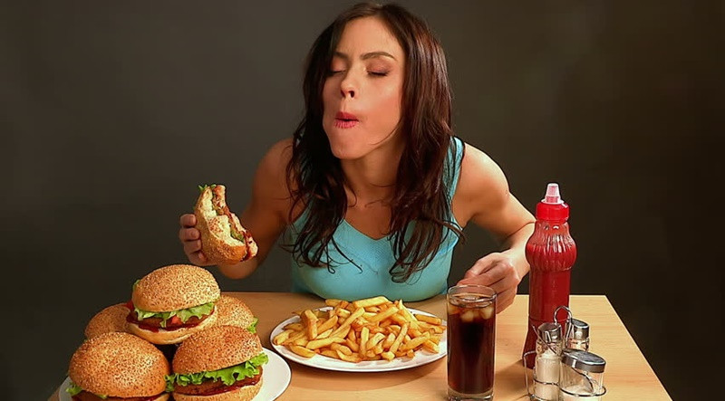 Ăn quá nhiều làm tăng nguy cơ mắc các bệnh về não