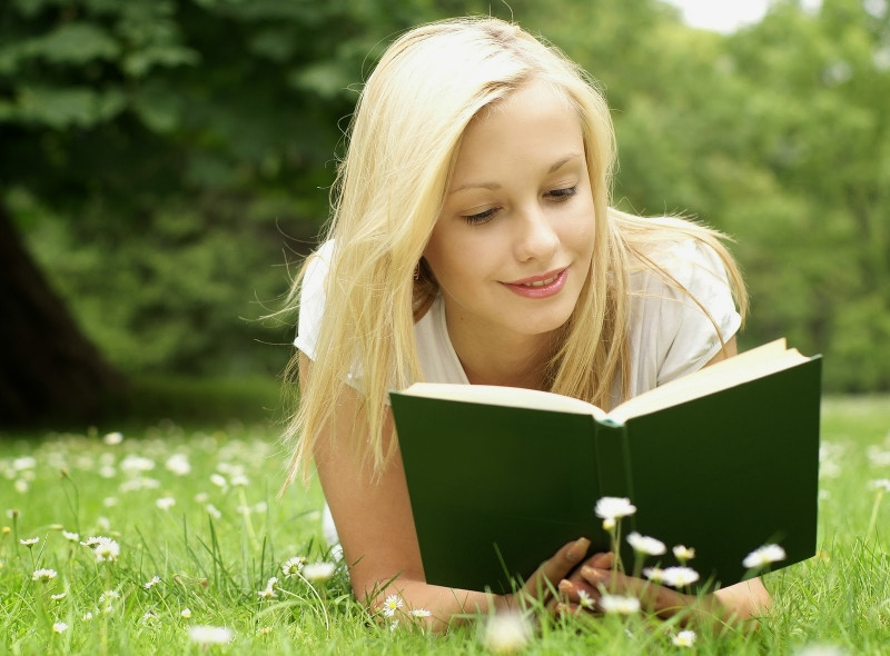 Đọc sách giúp rèn luyện trí não - Nguồn: Internet