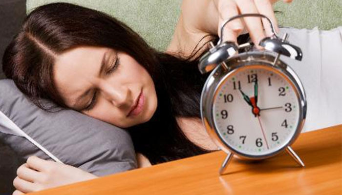 Đi ngủ sớm giúp cơ thể hồi phục sau một ngày làm việc căng thẳng - Nguồn: Internet