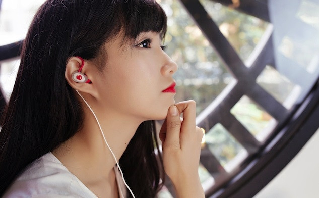Đeo tai nghe thường xuyên sẽ làm giảm thính lực