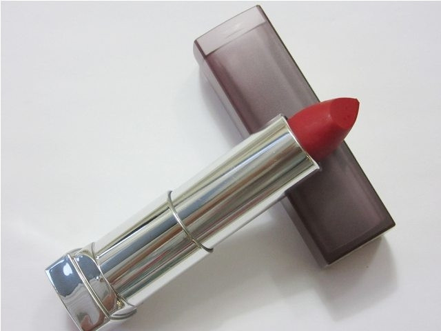 Maybelline Cream Matte - 690 Siren in scarlet