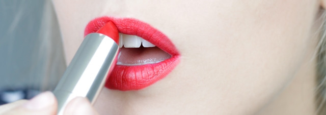 Maybelline Cream Matte - 690 Siren in scarlet