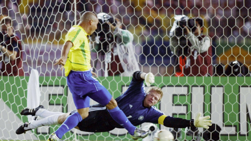 Sai lầm chết người của Oliver Kahn trong trận chung kết World Cup 2002 với Brazil