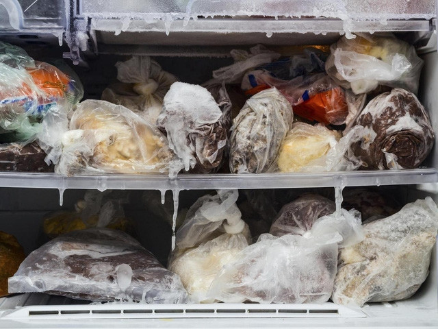 Thực phẩm đông lạnh bị mất hết chất dinh dưỡng và dễ gây các vấn đề tiêu hóa