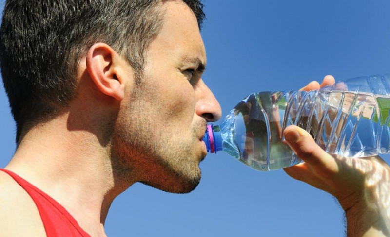 Uống nhiều nước làm da sáng đẹp, cải thiện số lượng và chất lượng tinh trùng