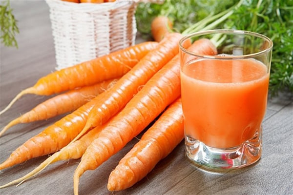 Cà rốt là loại thực phẩm giúp làm mắt sáng, nhìn rõ hơn.