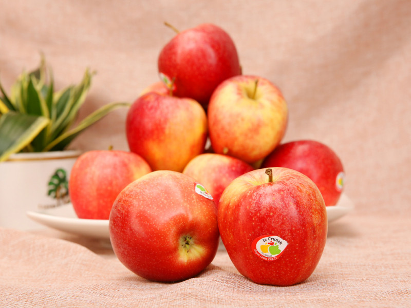 Khi trẻ có biểu hiện táo bón, bạn có thể sử dụng táo làm món tráng miệng vừa giàu dinh dưỡng lại giúp cải thiện hiệu quả tình trạng này.