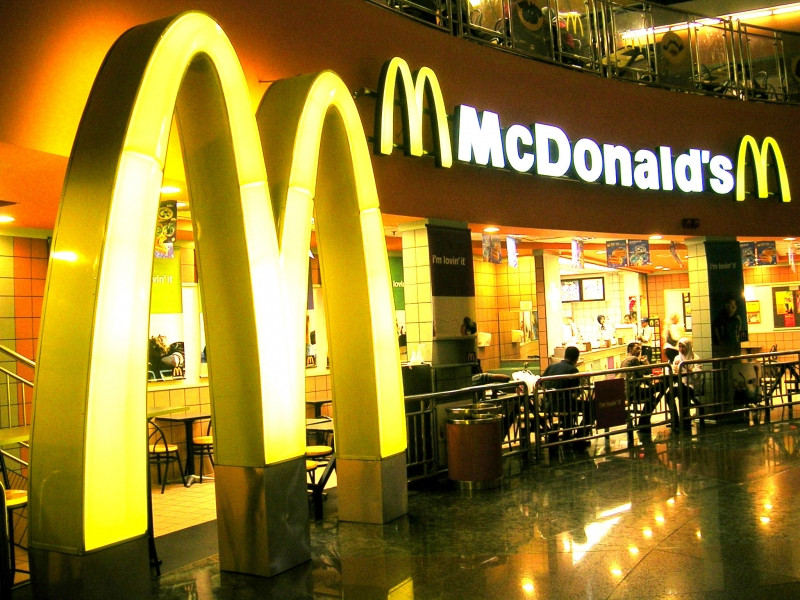 McDonald’s Việt Nam cam kết áp dụng tiêu chuẩn của McDonald’s toàn cầu, đó là: Quality - Chất lượng, Service - Dịch vụ, Cleanliness - Vệ Sinh & Values - Giá trị. ﻿