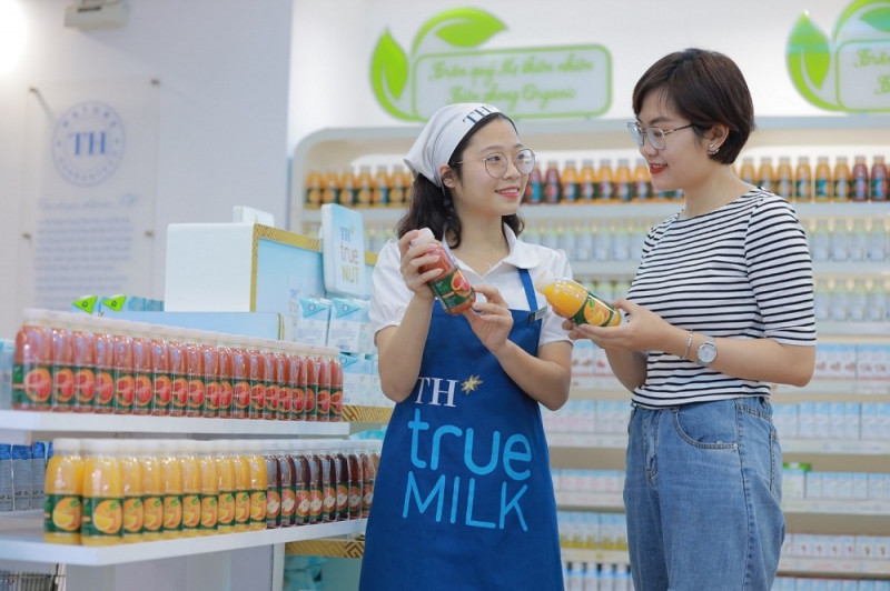 TH true JUICE với mẫu chai hiện đại, hứa hẹn mang tới một trải nghiệm hoàn toàn mới về công nghệ chế biến.