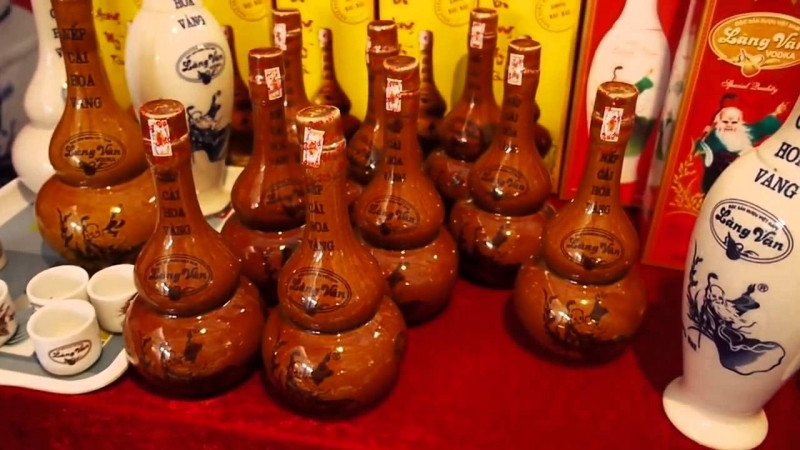 Rượu làng Vân luôn là món quà được ưu tiên mua về làm qua mỗi khi có dịp qua vùng đất Kinh Bắc