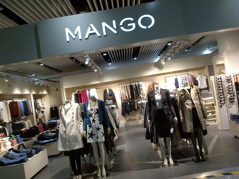 Những bộ trang phục của MANGO luôn toát lên vẻ sang trọng và quyến rũ.