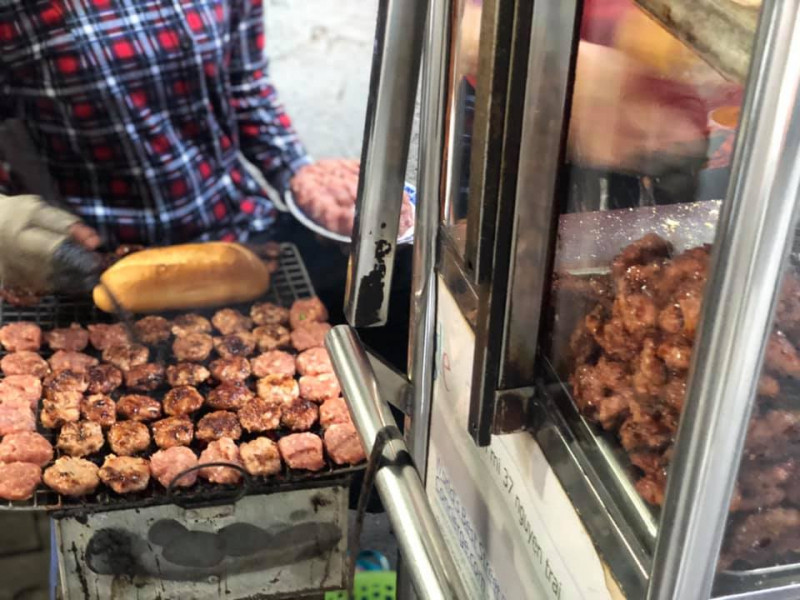 Bánh mì thịt nướng hẻm 37 Nguyễn Trãi, Quận 1