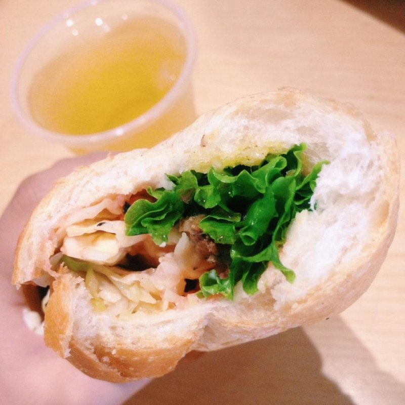 Bánh mì gà xé