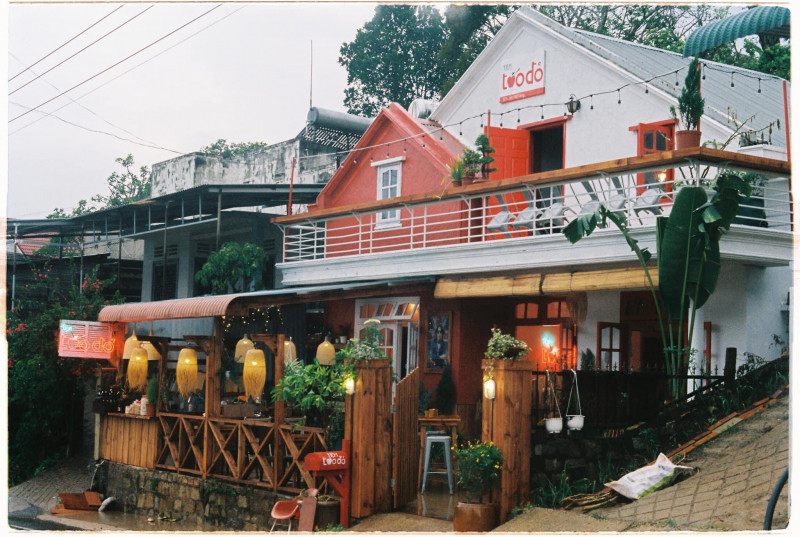 Tiệm cà phê Táo Đỏ là tiệm Cà Phê Trứng đầu tiên tại Đà Lạt được pha từ những hạt cà phê organic đến từ Montagnards Home Farm
