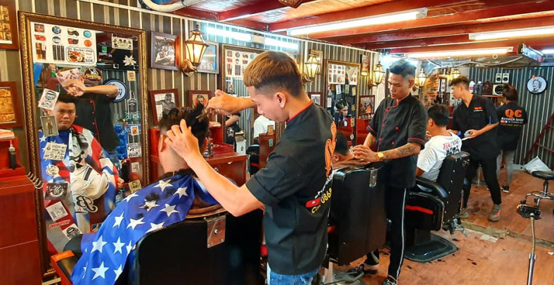 Theo những đánh giá của các khách hàng đã từng tới tiệm QC Barber Shop thì đều rất hài lòng với dịch vụ của tiệm, nhiều kiểu đầu lạ, cập nhật nhanh các xu hướng mới