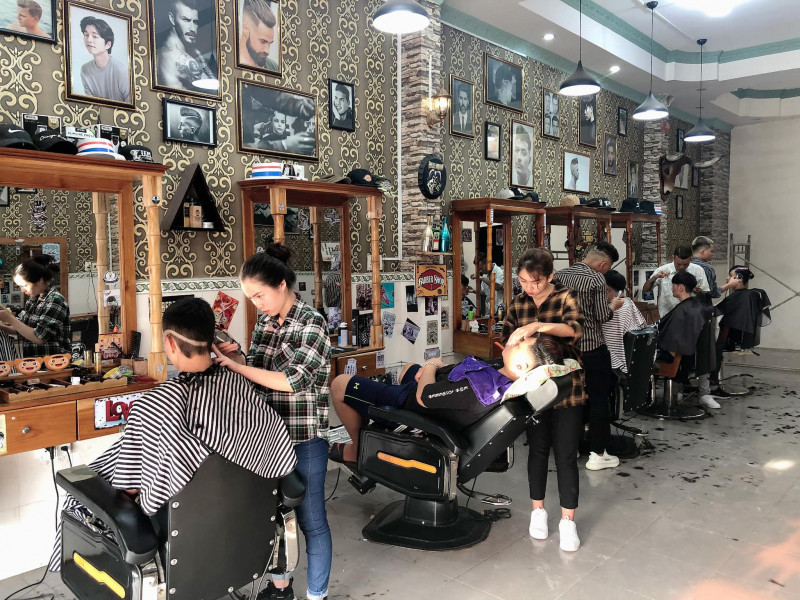 Không gian làm việc của Top Barber Shop