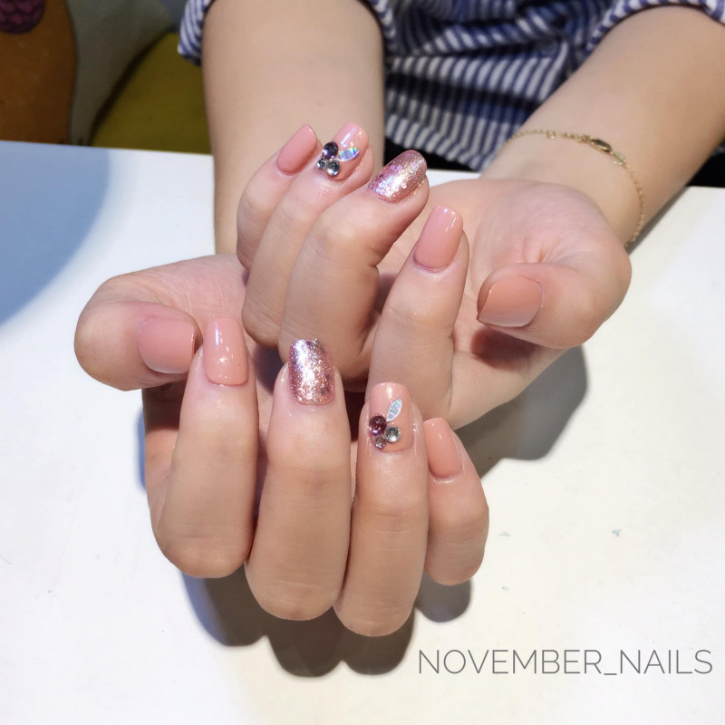 November nails