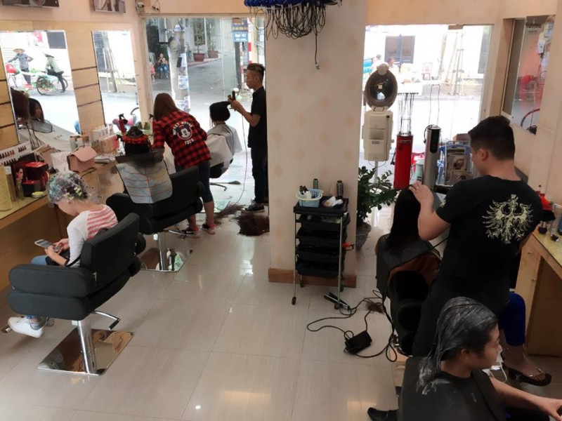 Không gian bên trong Hair Salon Cường