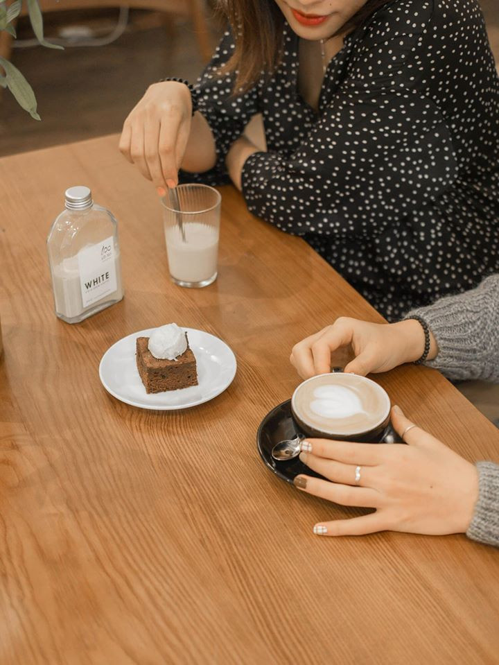 Latte là loại thức uống đặc biệt được yêu thích tại Lò Xo Cafe.