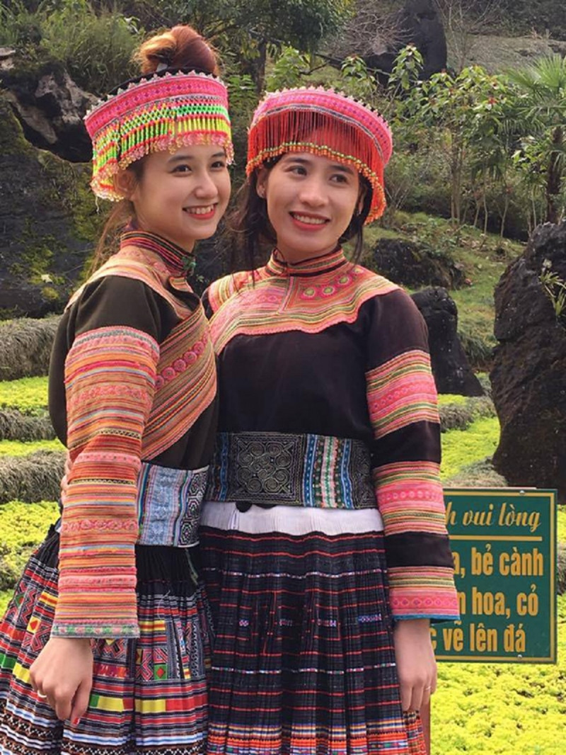 Trang phục truyền thống của người H-Mông