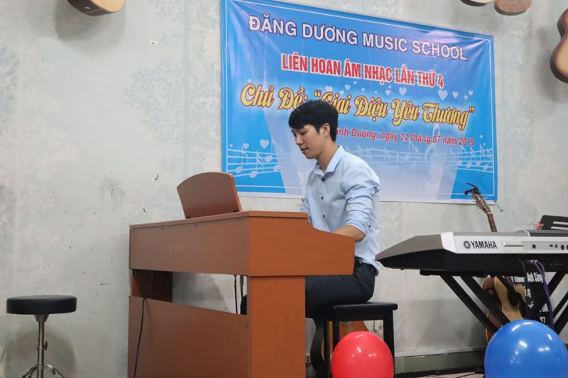 Học viên thi piano