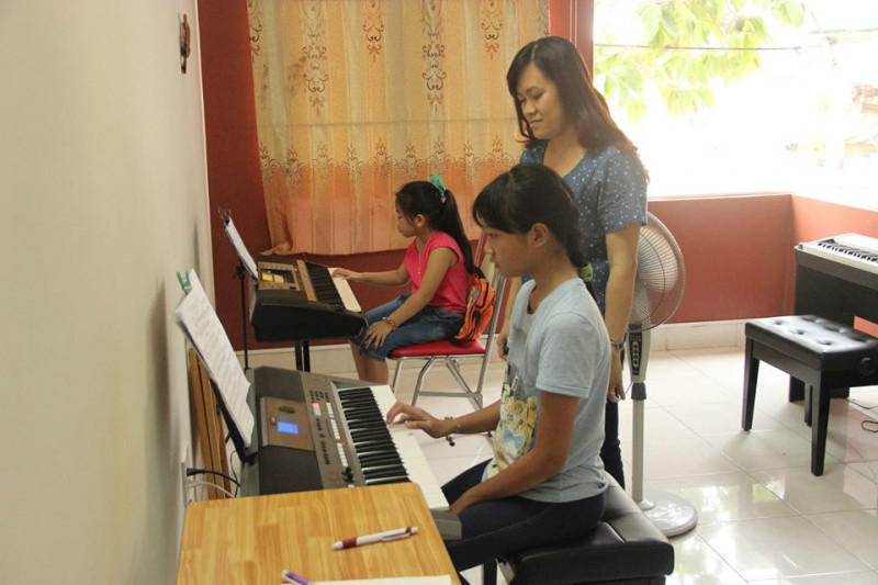 Lớp piano cô Thư