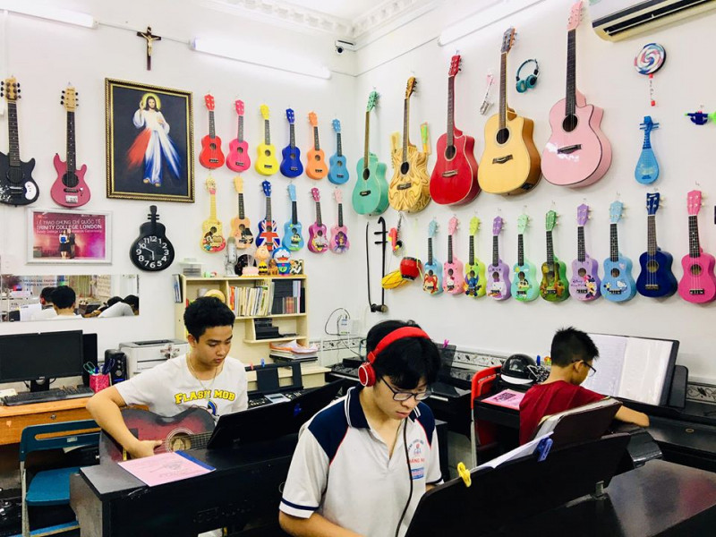 Lớp học guitar tại Thiên Lý