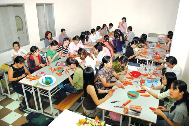 Rất nhiều chị em đăng ký học nấu ăn tại Nhà văn hóa phụ nữ TP.HCM