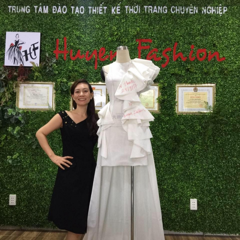 Trung tâm đào tạo thiết kế thời trang Huyen Fashion bạn sẽ được đào tạo bài bản từ căn bản đến nâng cao