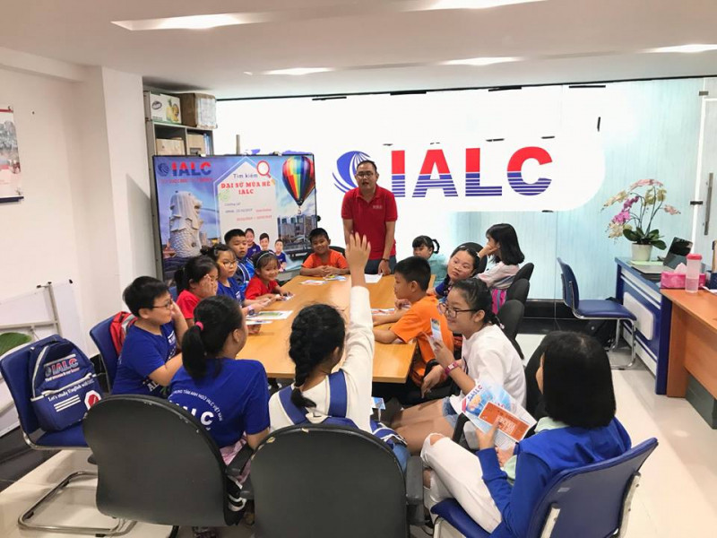 IALC thiết kế nhiều khóa học từ căn bản đến nâng cao để cải thiện khả năng tiếng Anh của người học một cách chắc chắn và nhanh chóng.