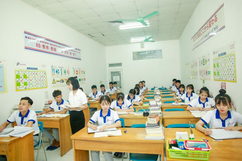 Trường Cao Đẳng Ngoại Ngữ và Công Nghệ Việt Nam
