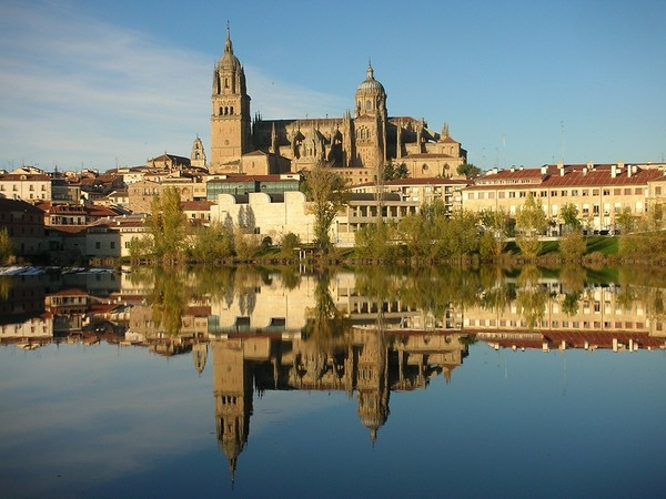 Đại học Salamanca mang một lối kiến trúc cổ tinh tế, công phu và nhất là đầy chất Tây Ban Nha