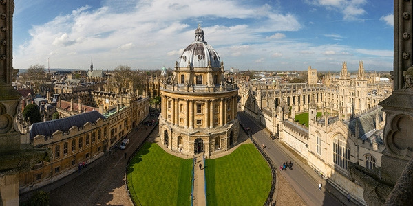 Đại học Oxford là một ngôi trường đại học cổ kính ở Anh